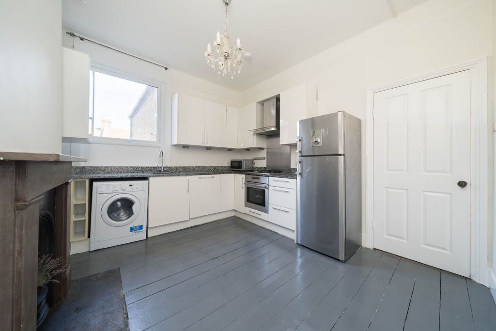 Property photo 3 of 12 Kitchen