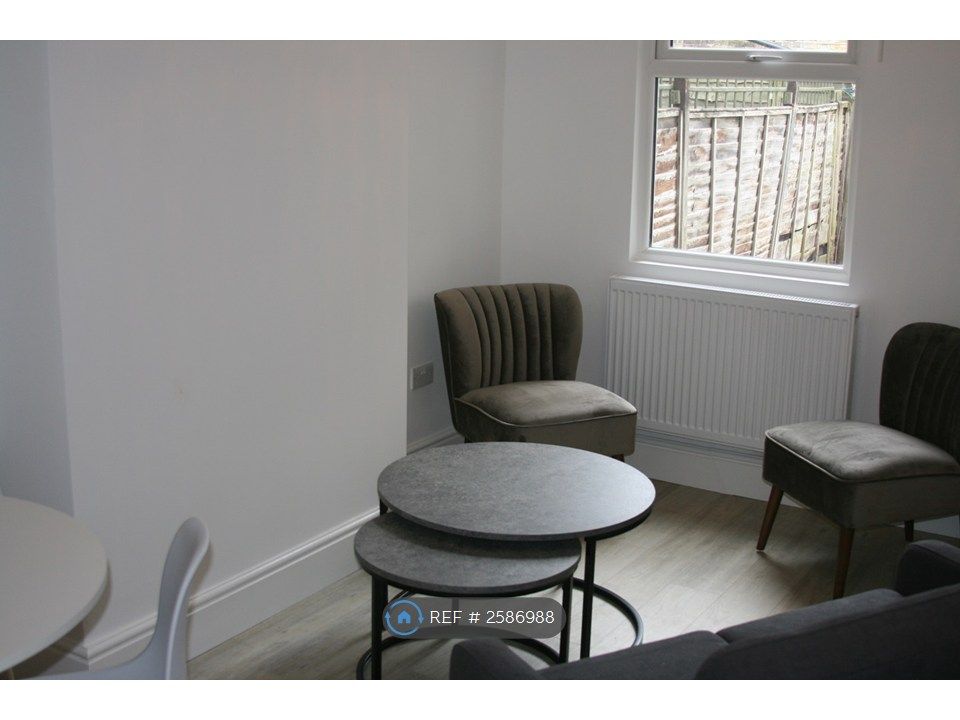 Property photo 3 of 27 Living Room