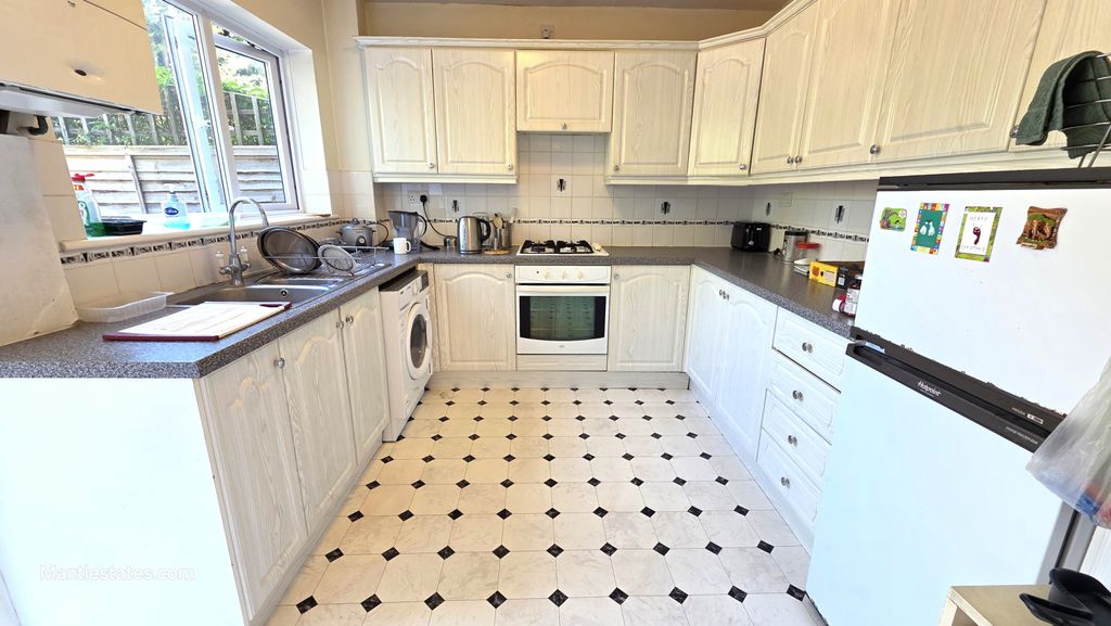 Property photo 3 of 20 Kitchen