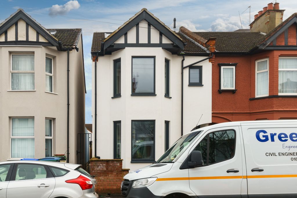 Property photo 1 of 22