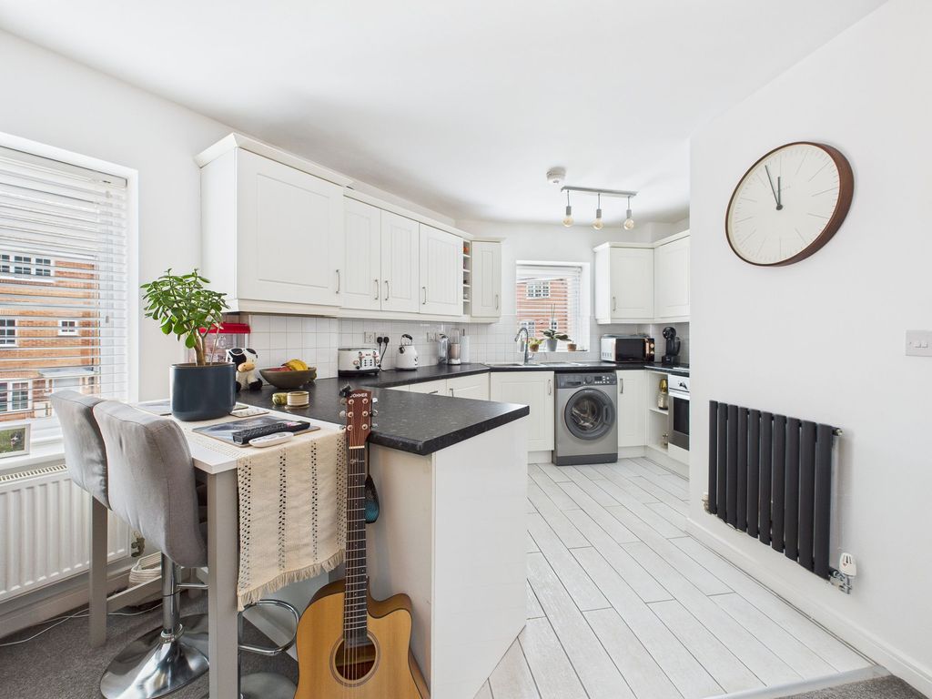 Property photo 3 of 16 Open-Plan Living