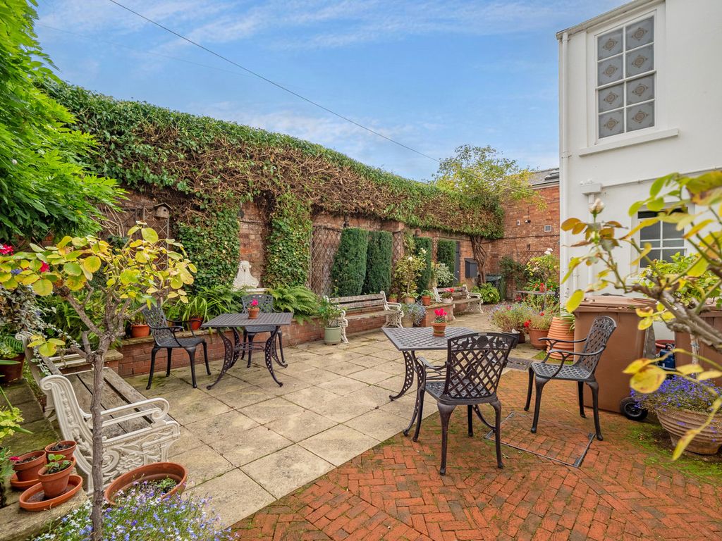 Property photo 2 of 35