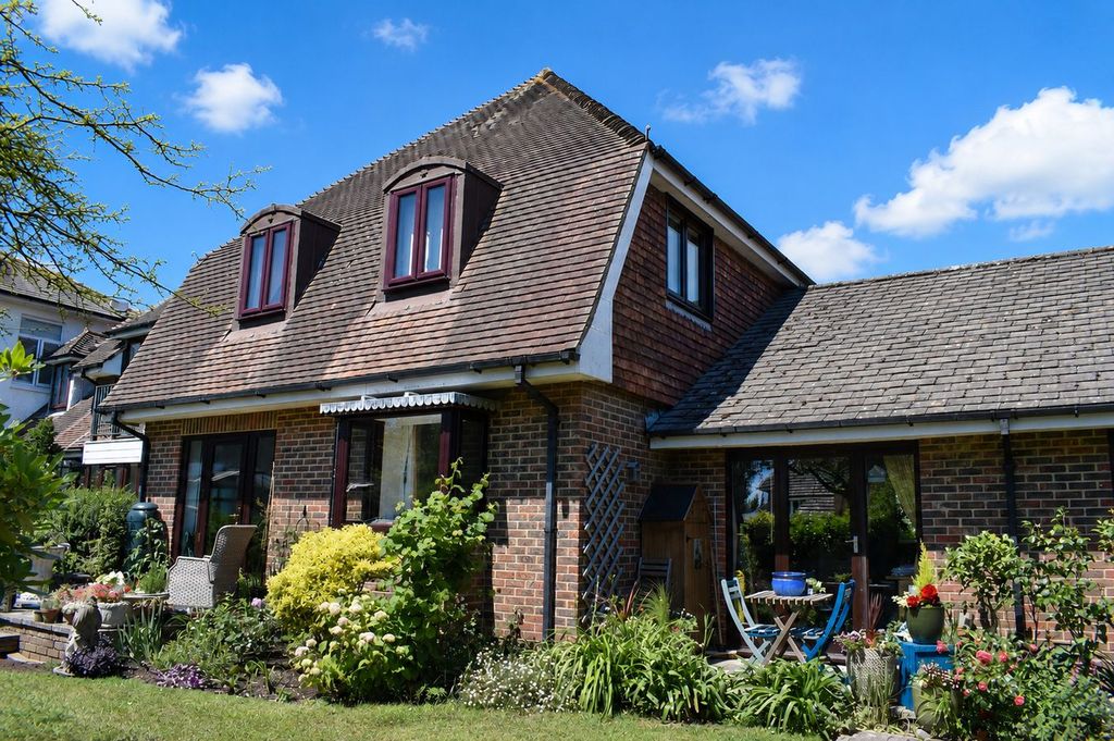 Property photo 1 of 6