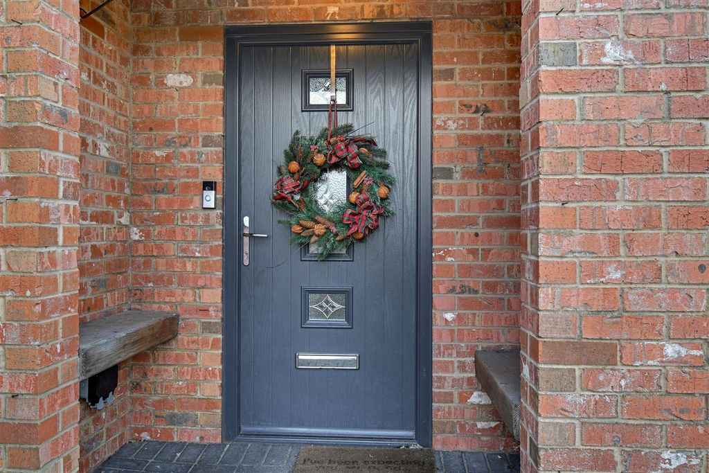 Property photo 2 of 26 Porchway