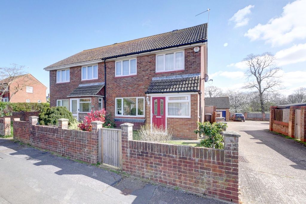 Property photo 1 of 32