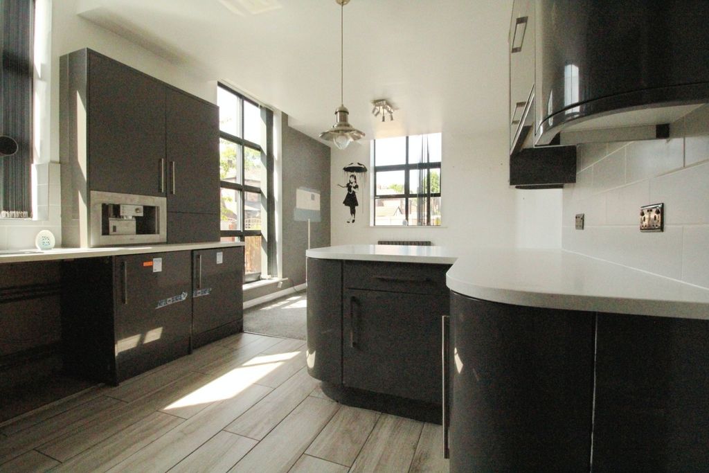 Property photo 2 of 12 Kitchen