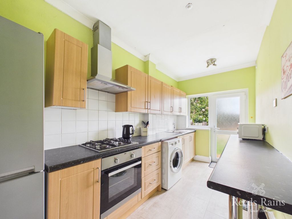 Property photo 2 of 18 Kitchen