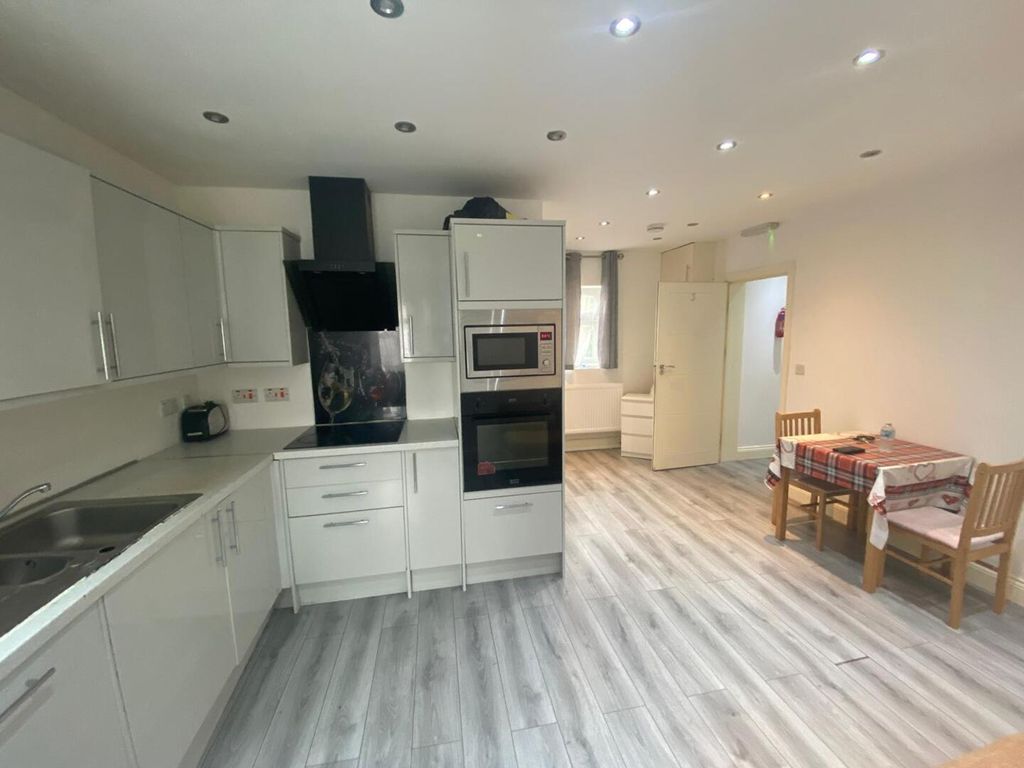 Property photo 1 of 7 Kitchen