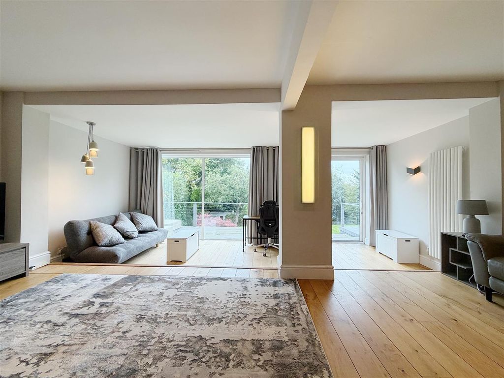 Property photo 3 of 33 Open Plan Living Space