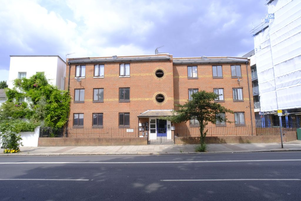 Property photo 1 of 9 Flat C, 772-774 Harrow Road, Kensal Green, London Nw10 5Lb
