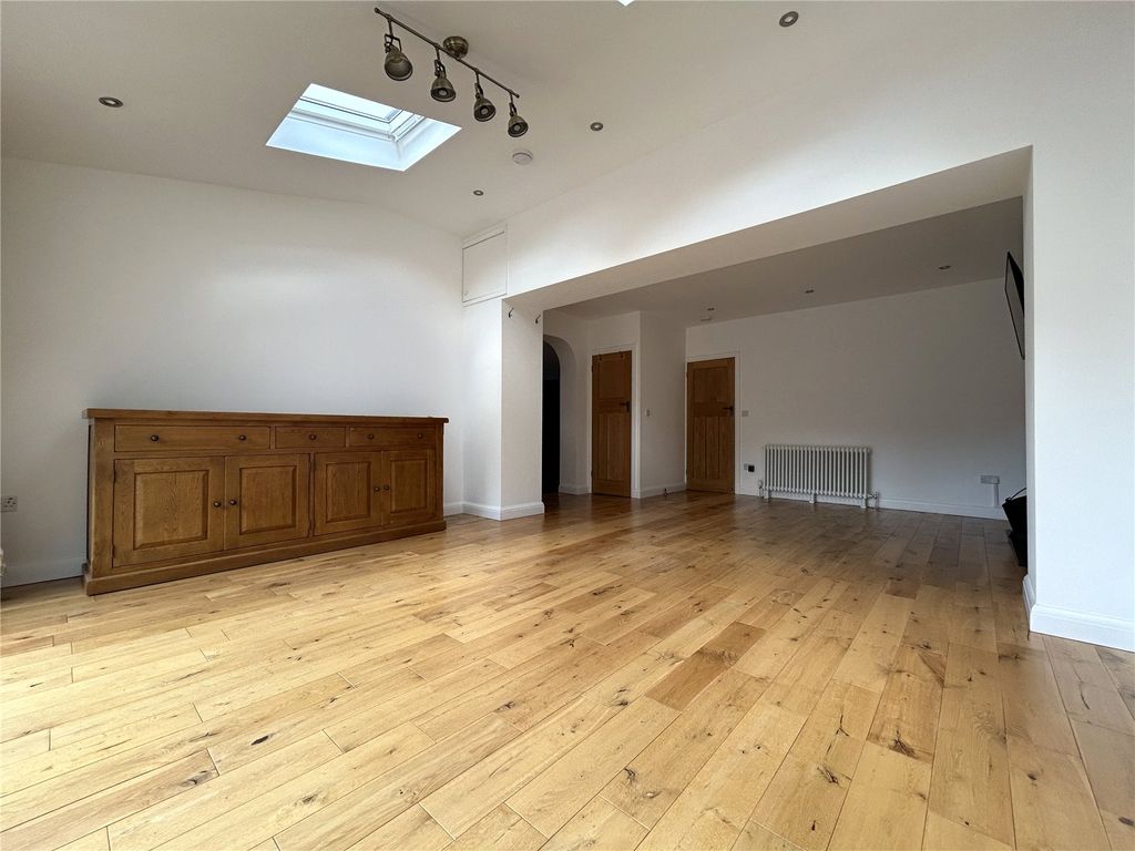 Property photo 3 of 24 Picture No. 03