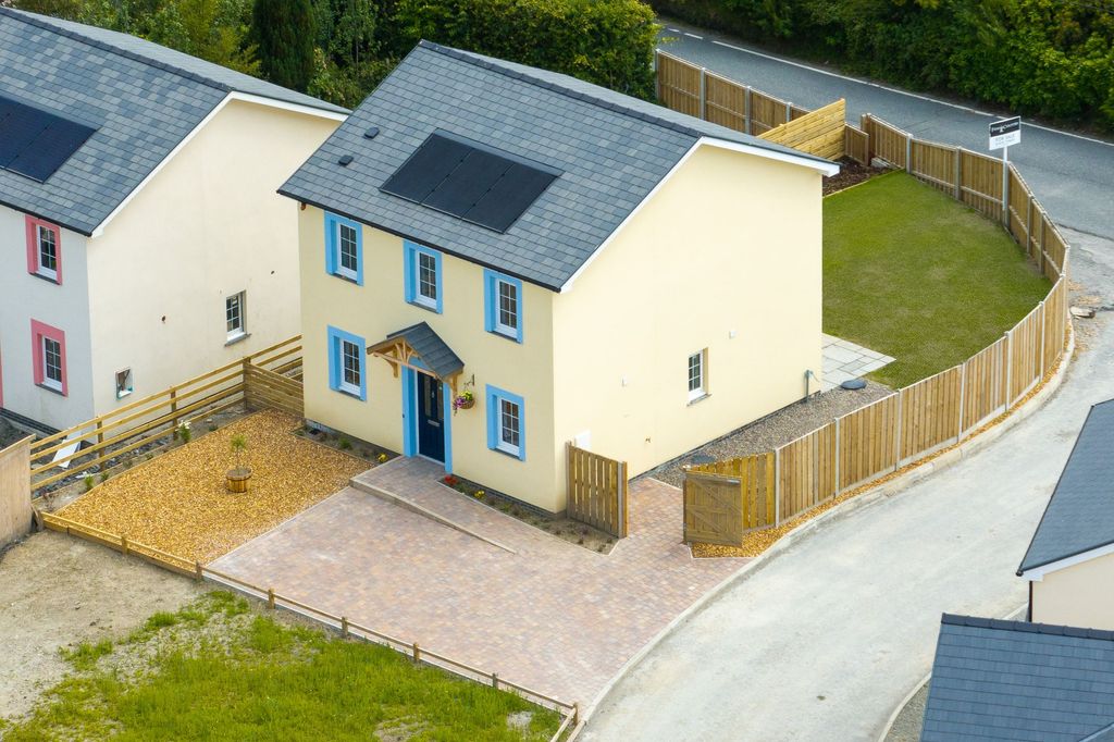 Property photo 1 of 32