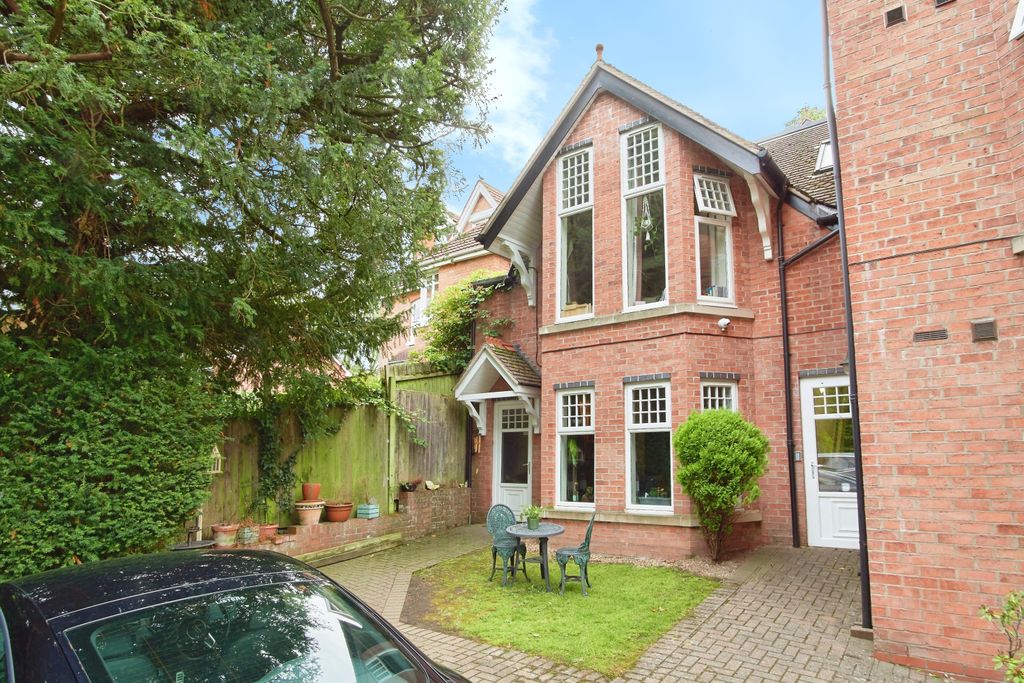 Property photo 1 of 16 Front View