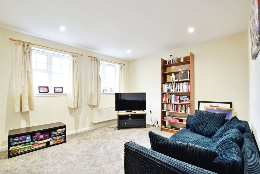 Property photo 2 of 11 Picture No. 32