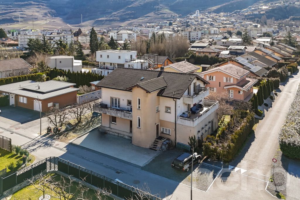 Property photo 2 of 11