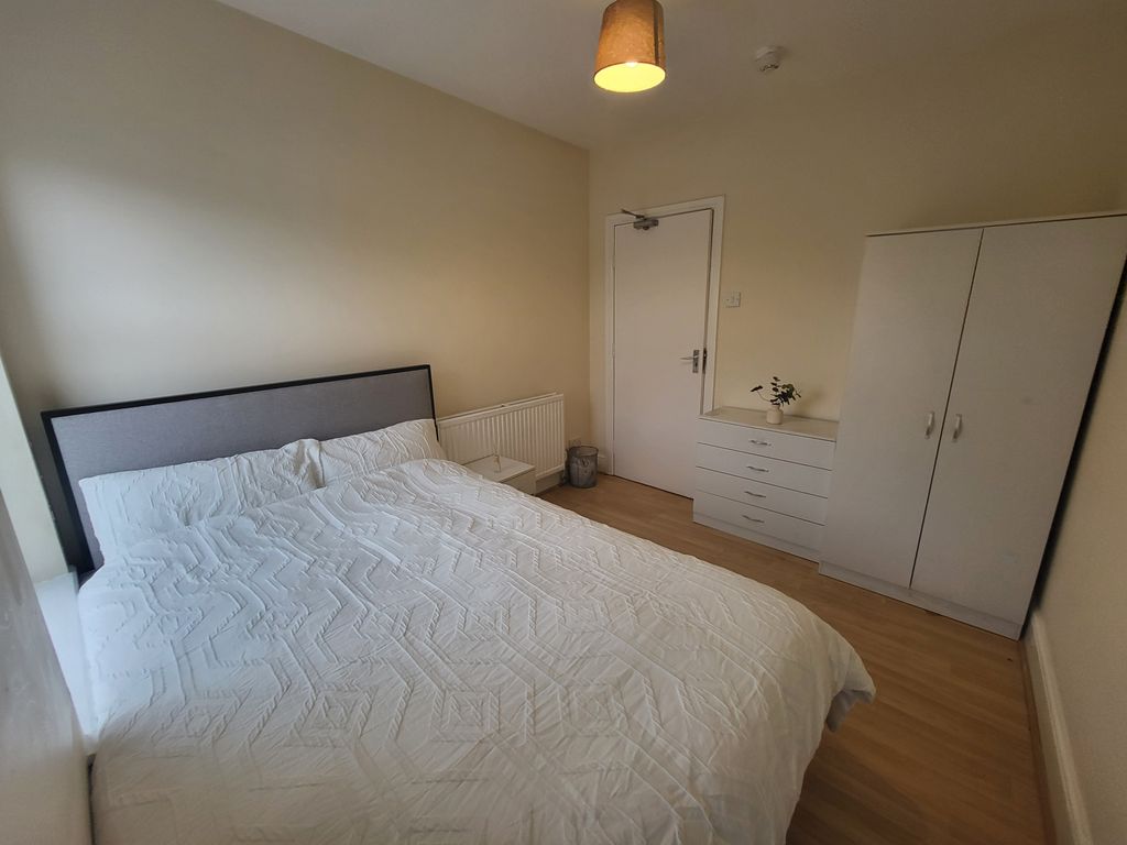 Property photo 2 of 11 Room