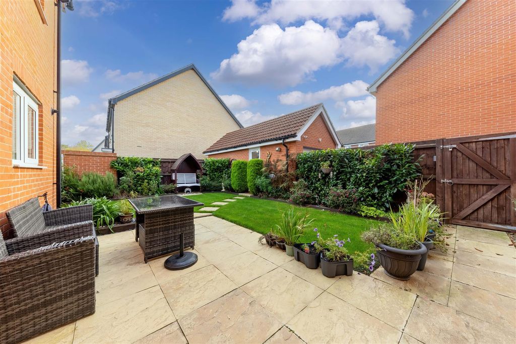 Property photo 2 of 22 Garden