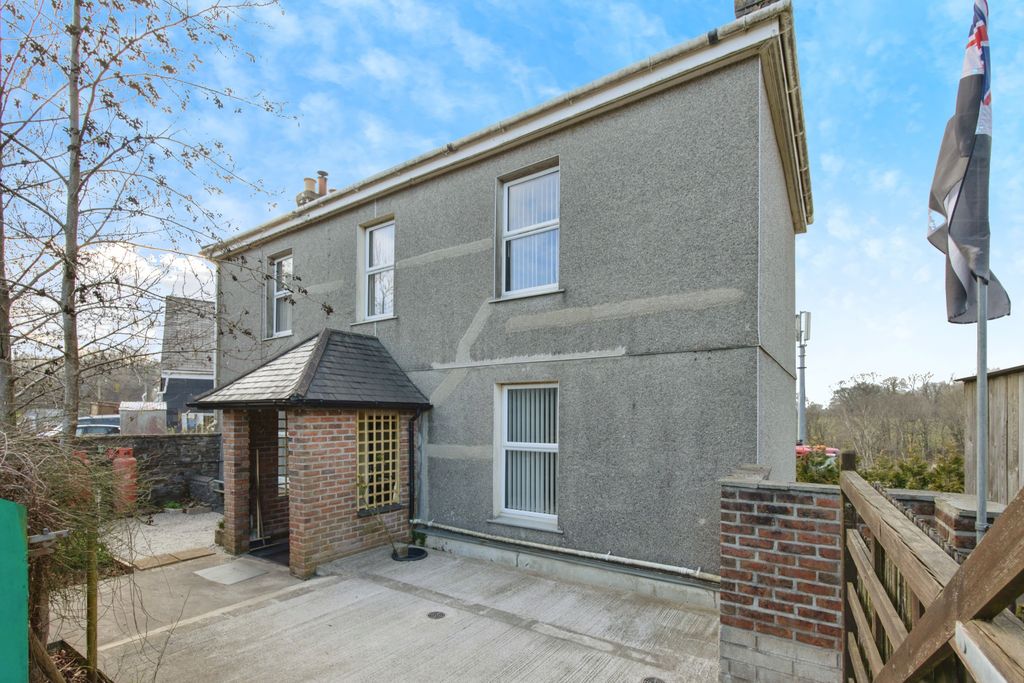 Property photo 1 of 17 Front Aspect