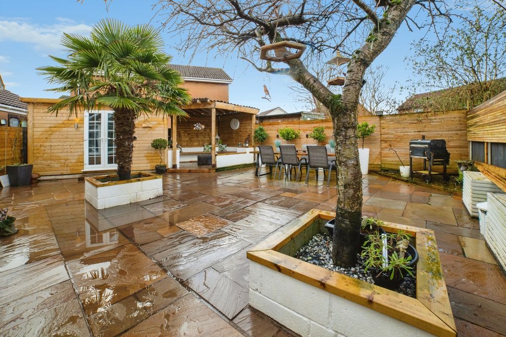 Property photo 1 of 28 Pbox-Img.Jpg