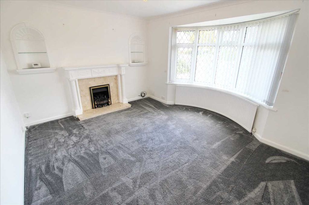 Property photo 2 of 14 Lounge