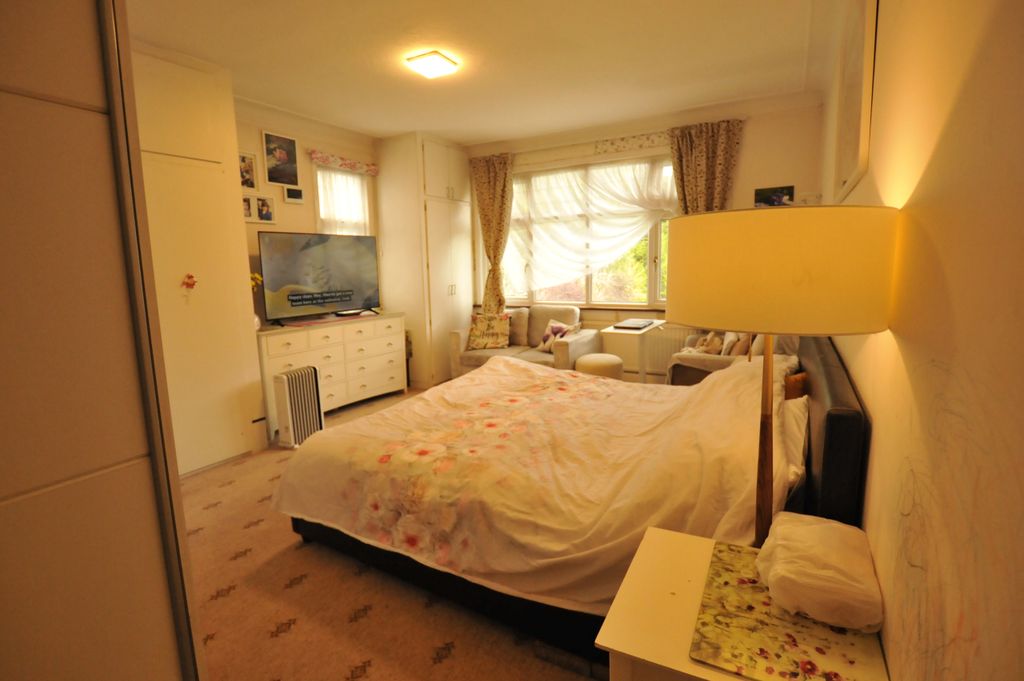 Property photo 3 of 39