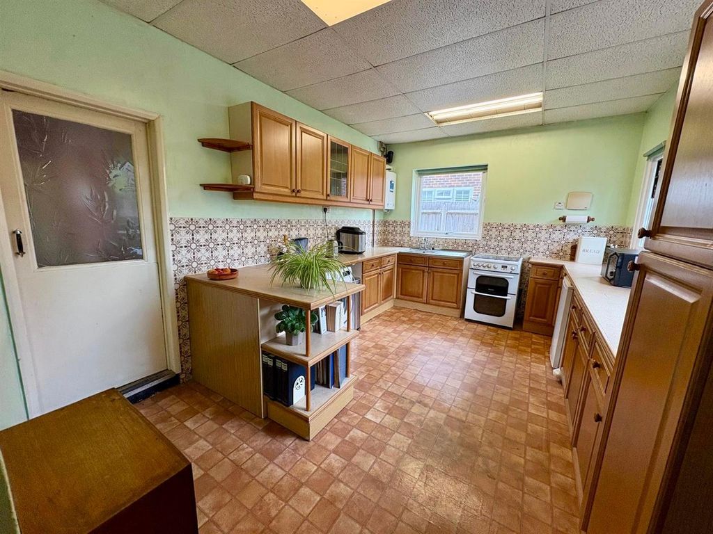 Property photo 3 of 16 Kitchen