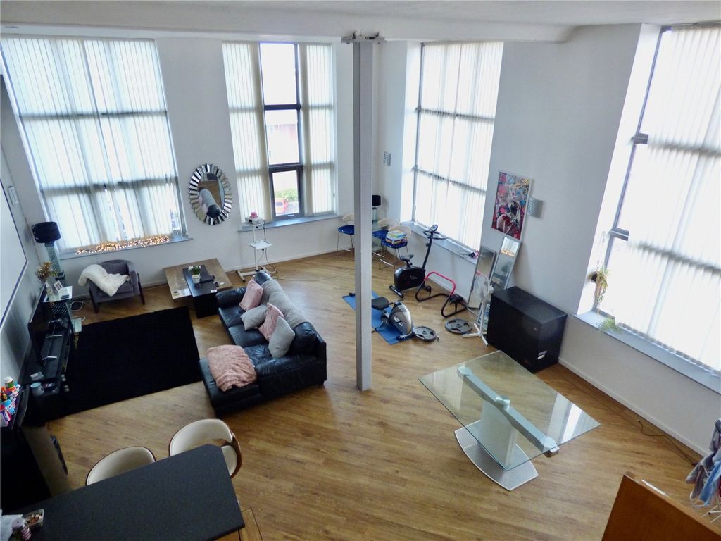 Property photo 1 of 14 Living Room