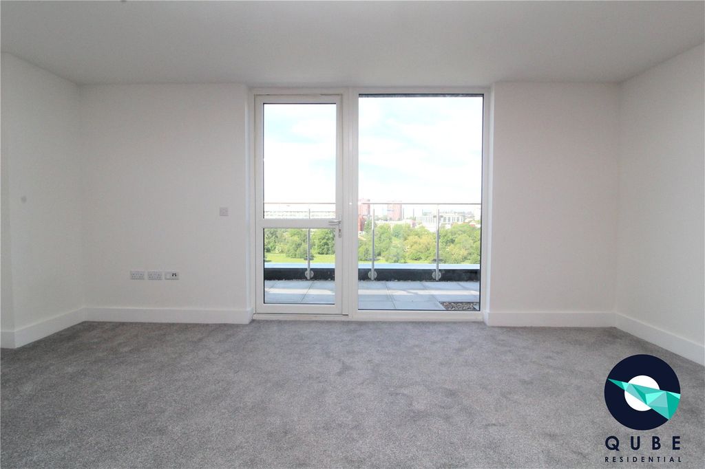 Property photo 2 of 8 Picture No. 15