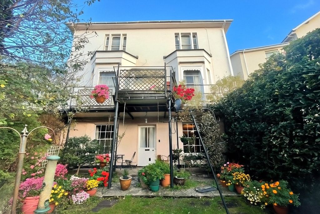 Property photo 1 of 14 Garden Flat