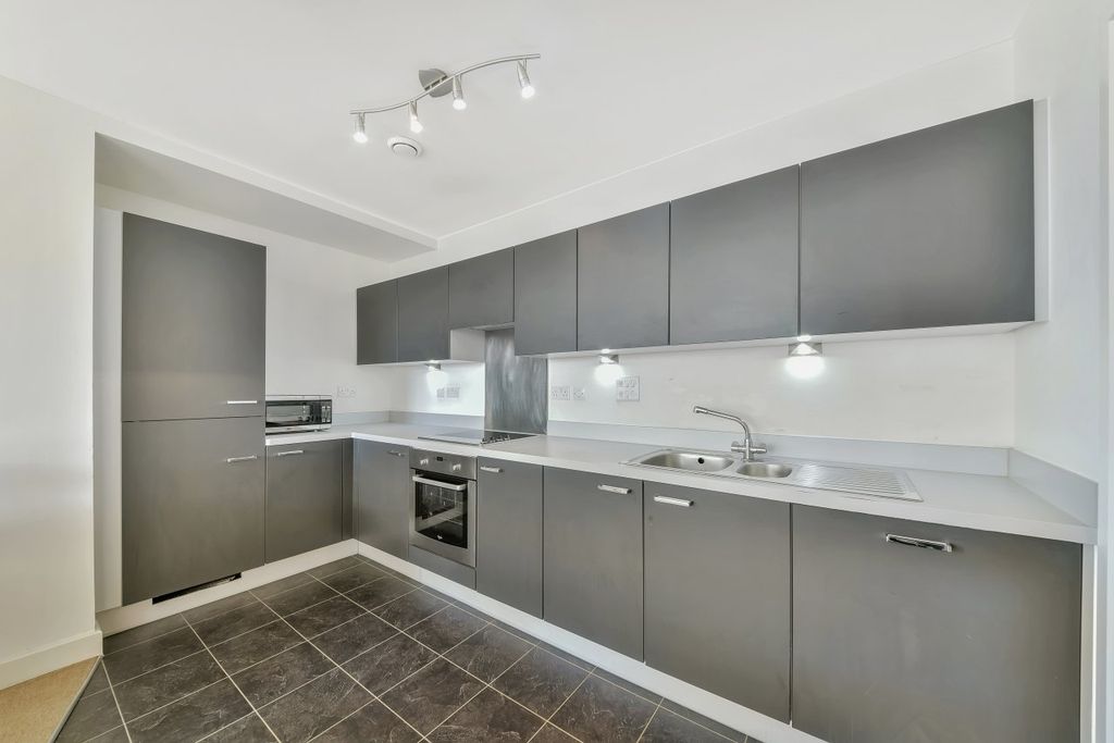Property photo 3 of 11 Nelson Walk Kitchen