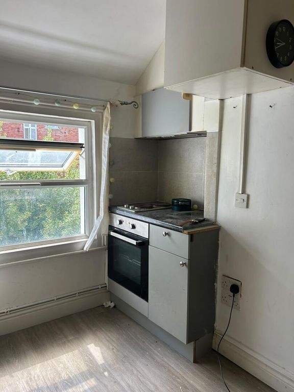 Property photo 3 of 12 Kitchen