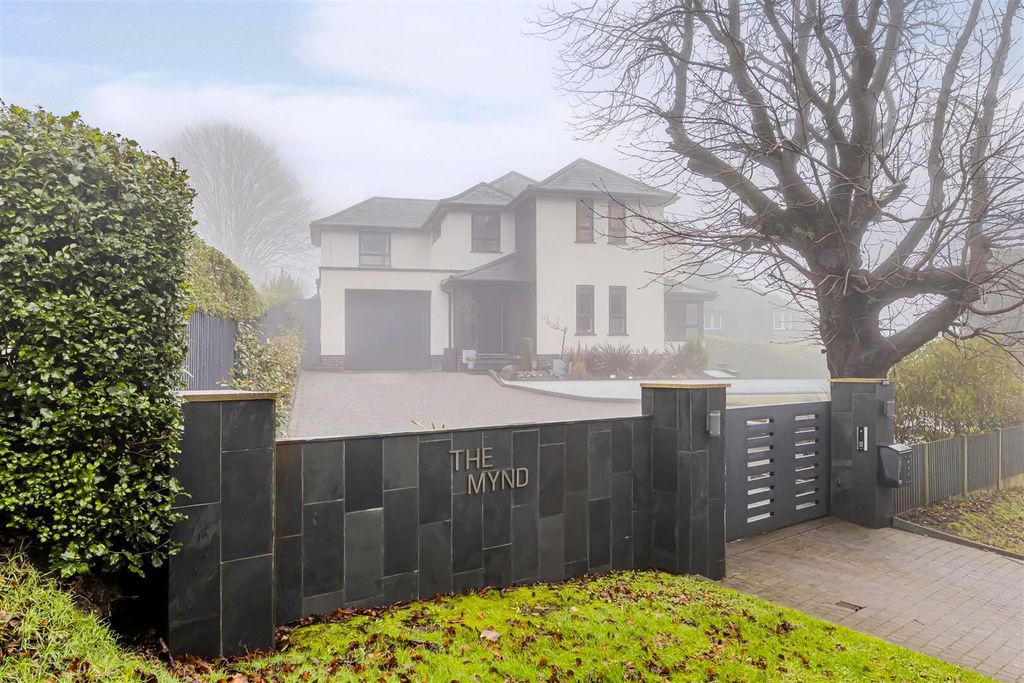 Property photo 1 of 44 Front Aspect