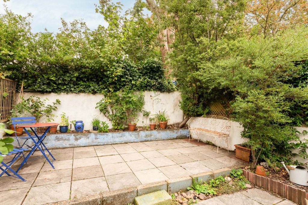 Property photo 2 of 12