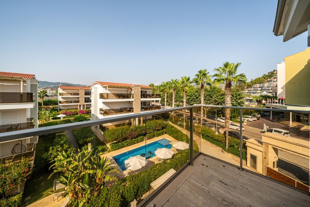 Property photo 2 of 25 Exceptional Fully Furnished Penthouse For Sale In Alanya - Bedroom Balcony With Local Views