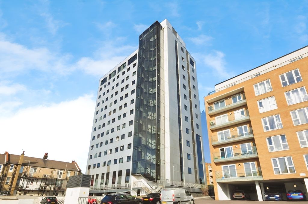 Property photo 1 of 13 2Fae41E7-High 201