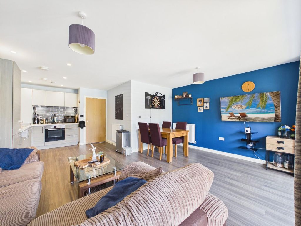 Property photo 2 of 9 Cam05010G0-Pr0084-Still007.Jpg