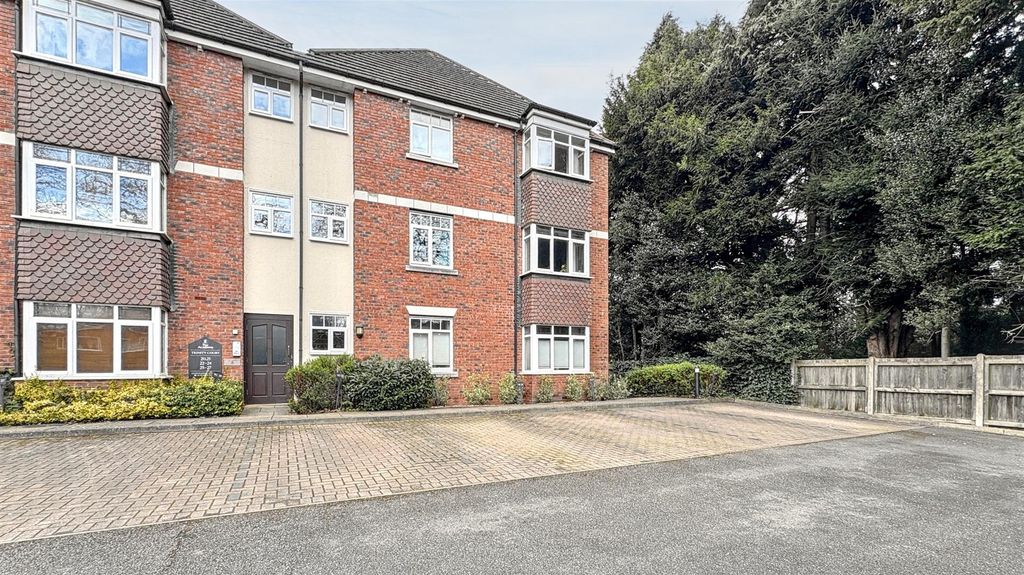 Property photo 1 of 14 Approach