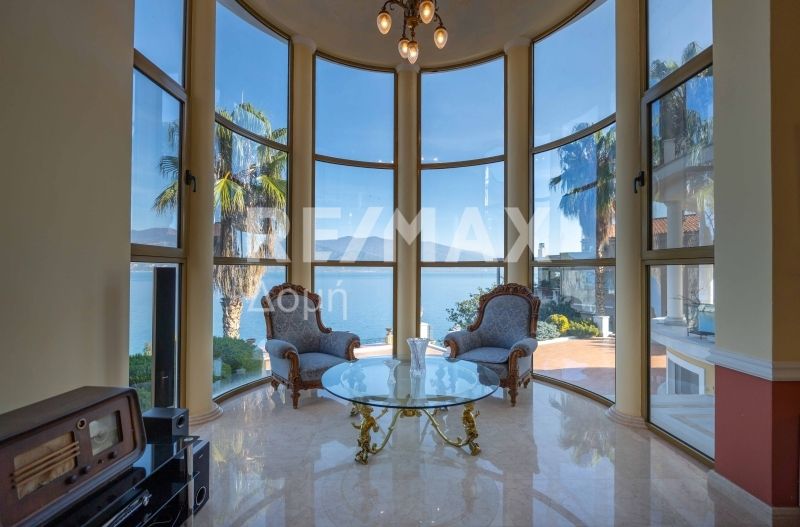 Property photo 1 of 50