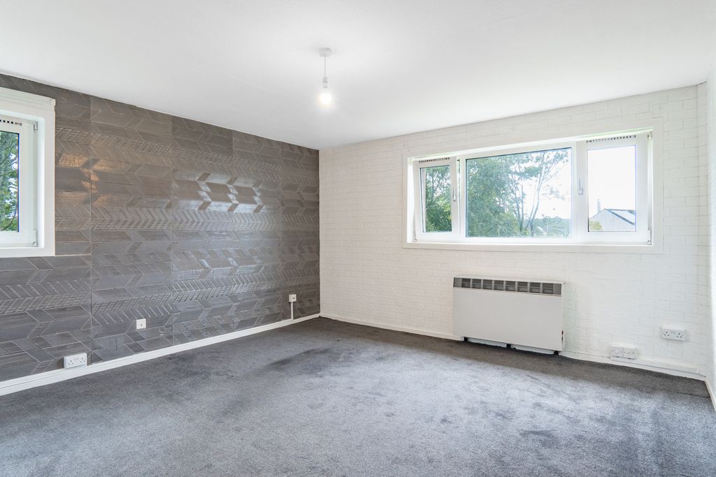 Property photo 2 of 25