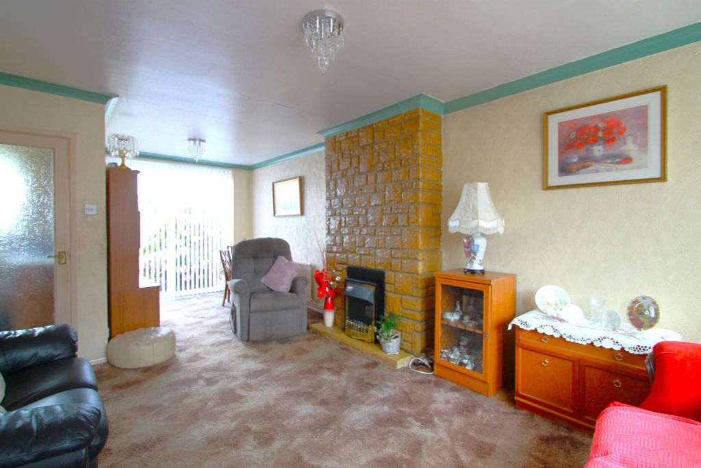 Property photo 2 of 25 Living Room