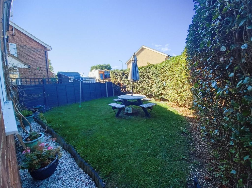 Property photo 2 of 10 Garden