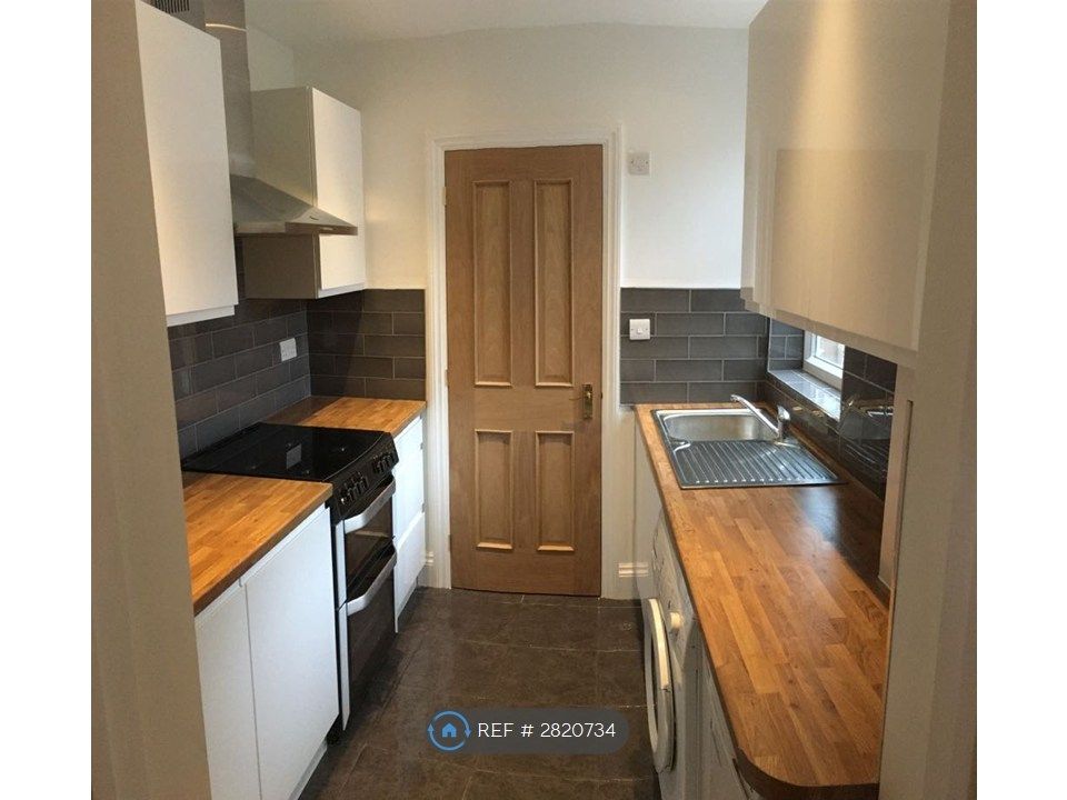 Property photo 2 of 10 Kitchen