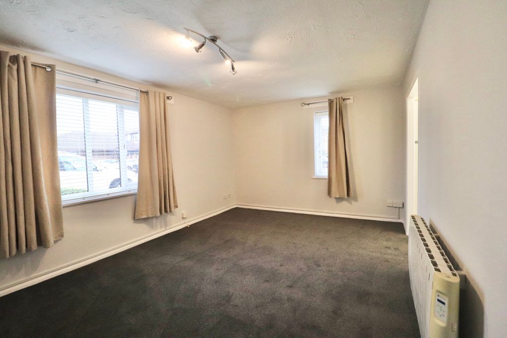 Property photo 3 of 6