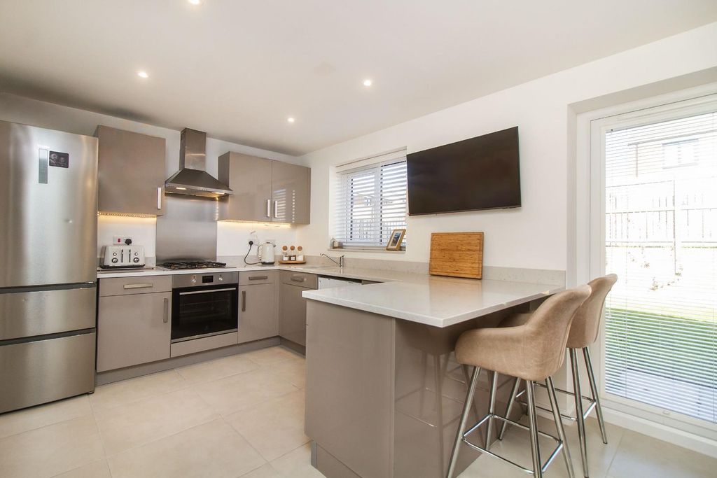 Property photo 3 of 15 Kitchen / Dining Room