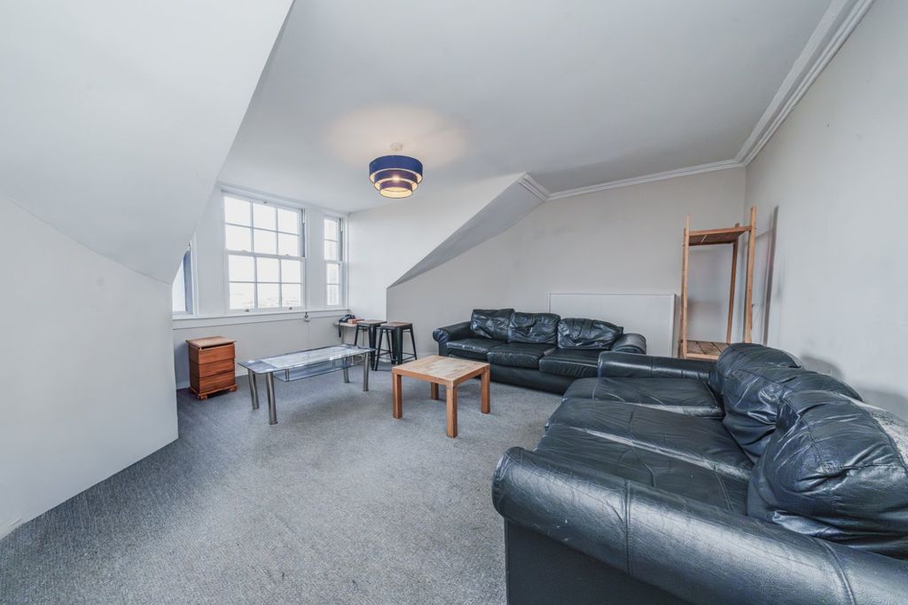 Property photo 2 of 11 Picture No. 14