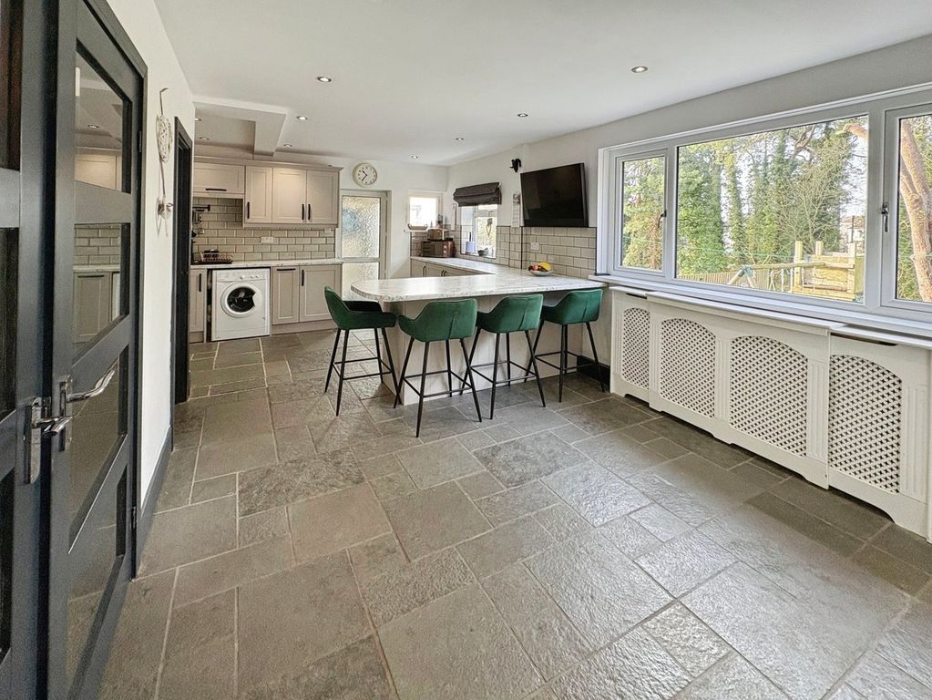 Property photo 2 of 40