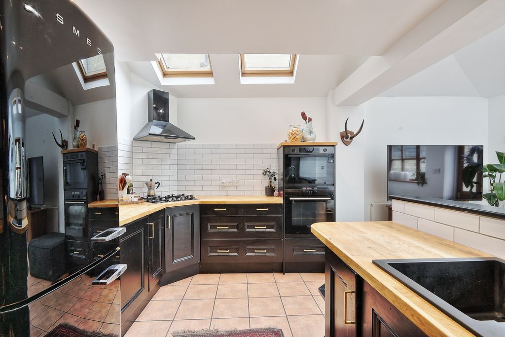 Property photo 2 of 41 15