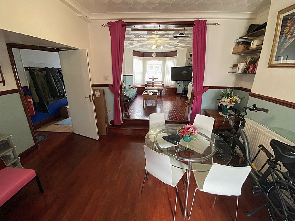 Property photo 2 of 32