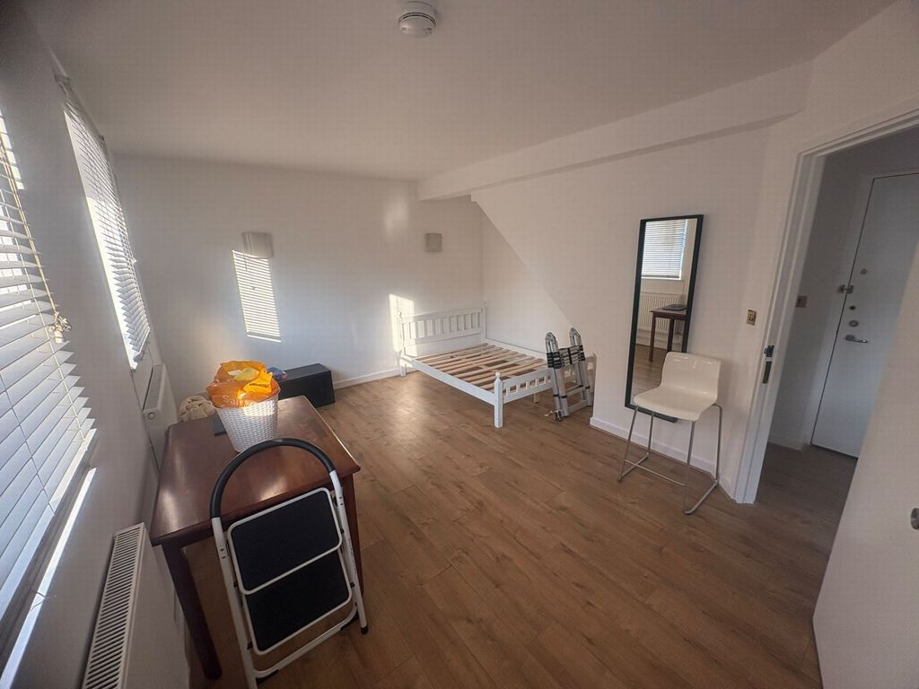 Property photo 2 of 13 Photo 4