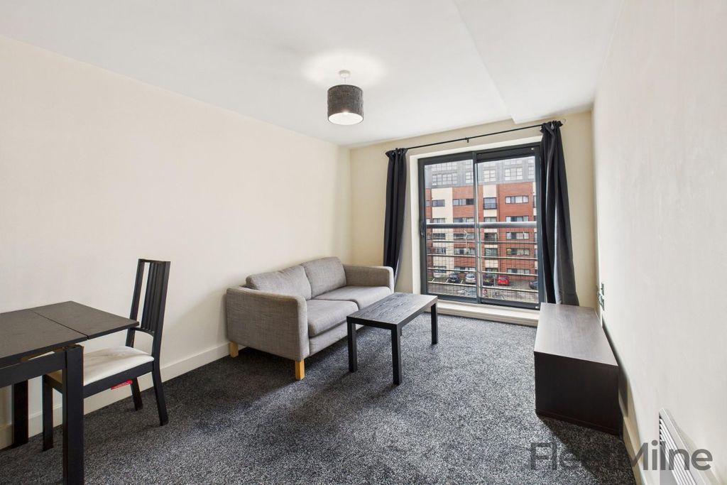 Property photo 1 of 11 Living/Dining Room